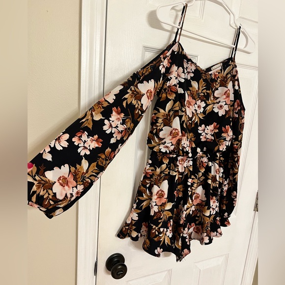 Floral Romper - Picture 2 of 4